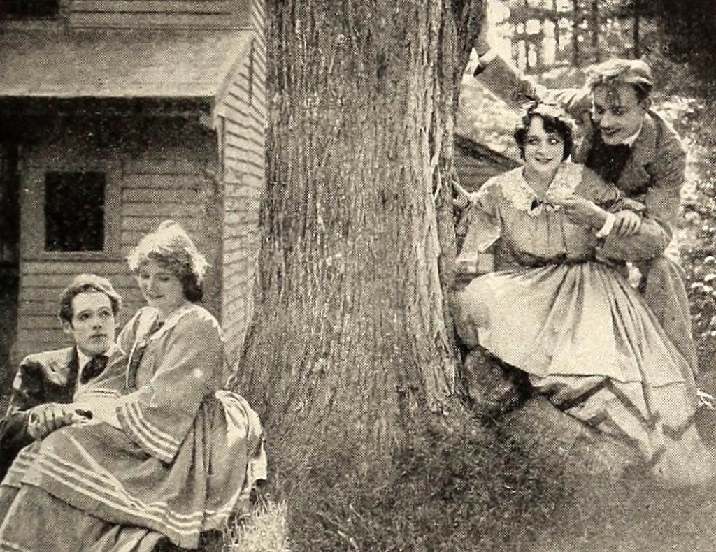 Kadrs no filmas "Mazās sievietes" (1918)