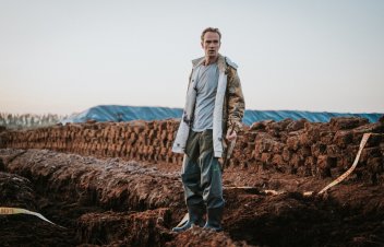 “Klajumā aiz meža”. Ziemeļu nuārs ar "vientuļo vilku"