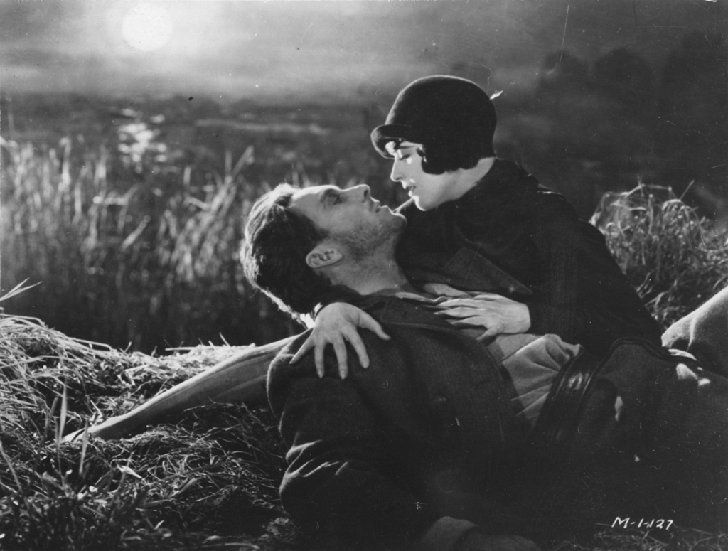 Kadrs no F.W.Mūrnava filmas "Saullēkts" (1927)