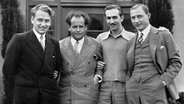 Vizīte Holivudā - (no kreisās) Grigorijs Aleksandrovs, Sergejs Eizenšteins, Volts Disnejs un Eduards Tisē