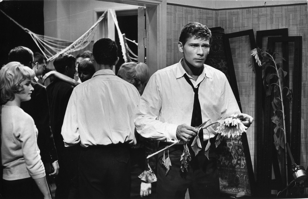 „Sālsmaize” – 20. gadsimta 60. gadu sociokultūras tradīcija filmā "Četri balti krekli (1967). Foto: Juris Dzenis