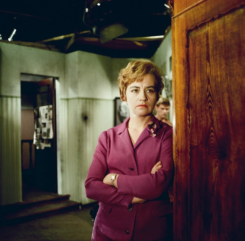 Dina Kuple (Anita Sondore) filmā "Četri balti krekli" (1967). Foto: Juris Dzenis, Rīgas Kino muzeja krājums