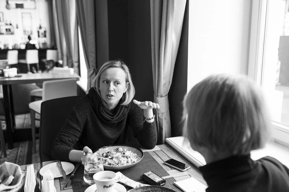 Giedre Beinorjūte un Kristīne Želve sarunā Riga IFF laikā. Foto: Andrejs Strokins