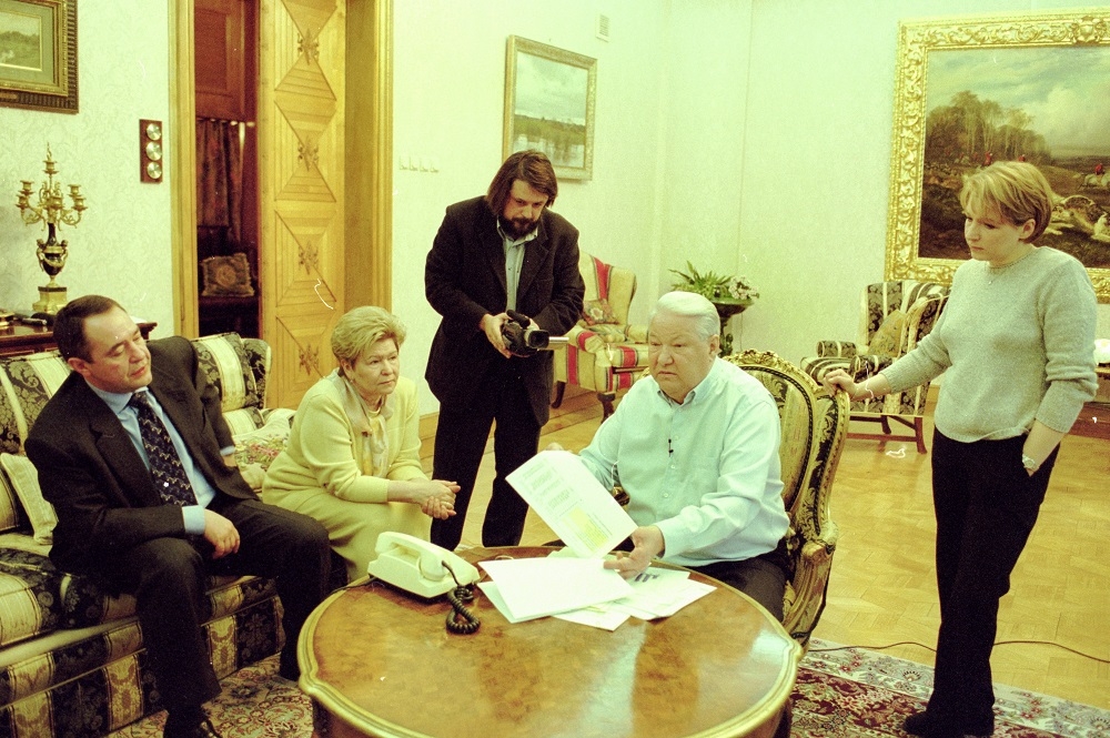 Vitālijs Manskis filmē Borisa Jeļcina ģimeni. Foto: Jurijs Feklistovs