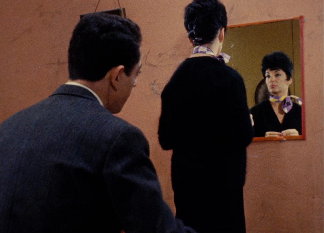 Kadrs no Žana Daniela Polē īsfilmas "Sendenī iela / Rue Saint-Denis""