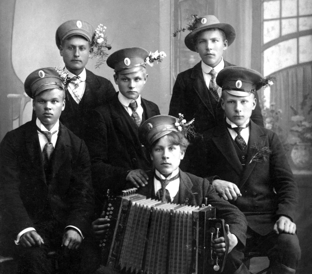 Vieni no pirmajiem latviešu strēlnieku bataljonu brīvprātīgajiem. Rīga, 1915. gada vasara