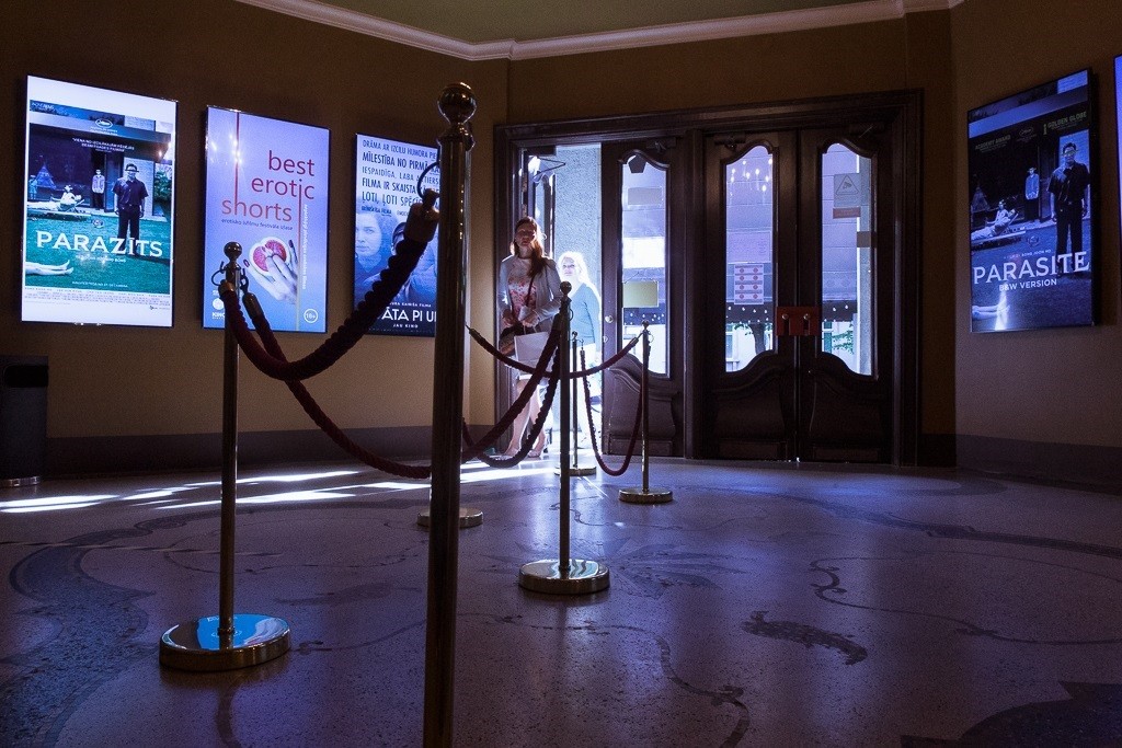 Agneses Zeltiņas foto no "Kino Rakstu" reportāžas par kinoteātra "Splendid Palace" atvēršanu 2020. gada maijā